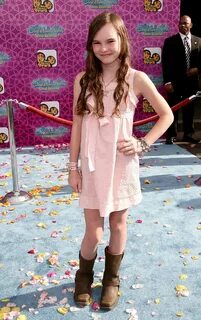 Madeline Carroll - Madeline Carroll Photos - Zimbio