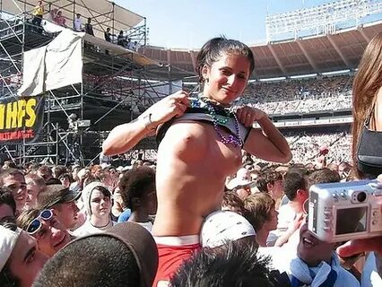 Girls flashing at sporting events. Photos and other amusemen