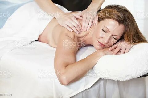 Mature Woman Getting Massage Stok Fotoğraflar & 30-34 Yaş‘ni