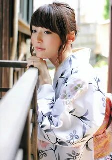 Kana Hanazawa 花 嫁, 声 優, 女 性