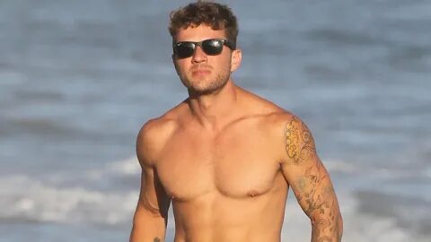 No Dad Bod Here! Ryan Phillippe, 40, Shows Off Incredible Ab