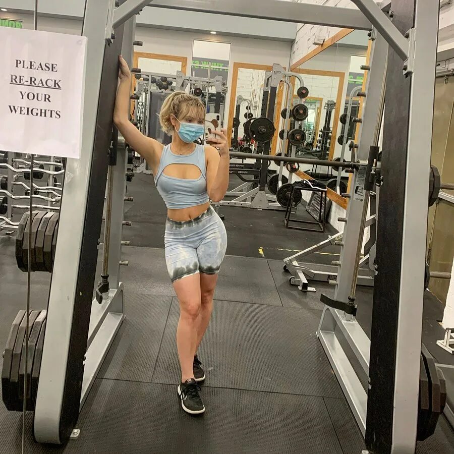 Публикация Kailey в профиле Instagram: "did you re rack your weights b...