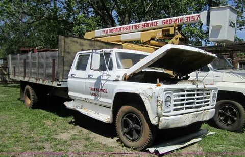 1974 Ford F700 crew cab dump truck in Fredonia, KS Item 3697