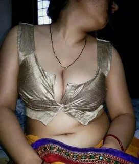 Aunty Saree / Beautiful Indian Women in Saree- Exclusive Pho