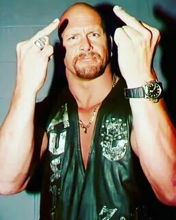 identification can anyone tell what Stone Cold is wearing he