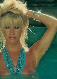 Retro Celebrity XXX - Suzanne Somers Showing Her Naked Boobs