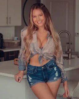 Fitness model Summer Lynn Hart.
