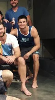 Vulgarität Sag mir Leise robbie amell barefoot Polar Regneri