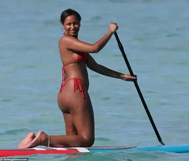 Barack Obama takes a dip in Hawaii, as daughters Sasha and M