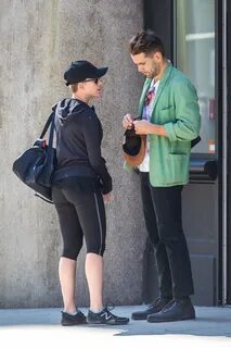 Scarlett Johansson tight leggings -05 GotCeleb