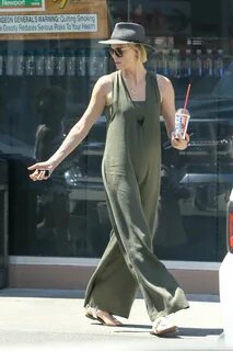 Charlize-Theron-Out-in-Los-Angeles--15.jpg ImageBan.ru - Над