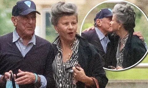 Tracey Ullman, 61, looks chic as she heads to dinner with a mystery man Dai...
