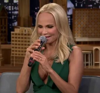 Pop Minute - Kristin Chenoweth Cleavage Tonight Show Photos 