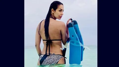 Malaika Arora ने बिकनी पहन स्विमिंग पूल में लगाई आग, फैंस बो