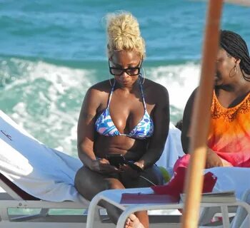 MARY J. BLIGE in Bikini at a Beach in Miami 01/03/2020 - Haw