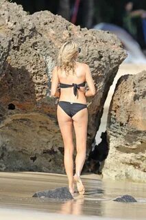Stephanie Pratt In a bikini in Hawaii - Celebzz - Celebzz