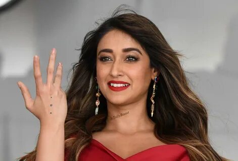 Beautiful Indian Girl Ileana DCruz Long hair Hot Face - Toll