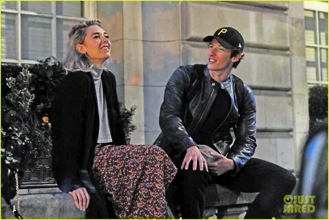 Vanessa Kirby & Callum Turner Share a Kiss on Their Date Nig