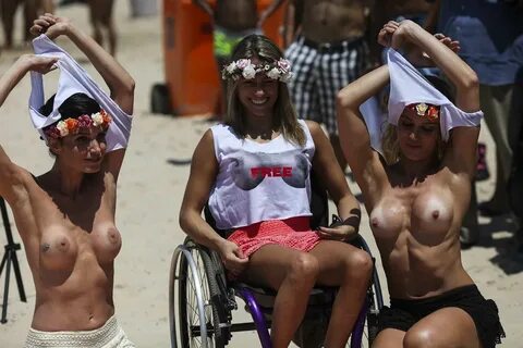 Две голые бразильянки на пляже репортаж (75 фото) - порно и 