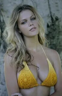 Pop Minute - Brooklyn Decker Bikini Photos - Photo 3