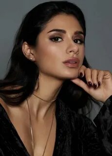 Diane Guerrero Diane guerrero, Hispanic girls pretty, Hispan