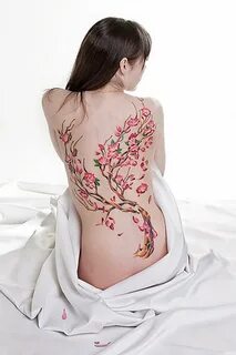 Тату на спине для девушек - фото и эскизы татуировок