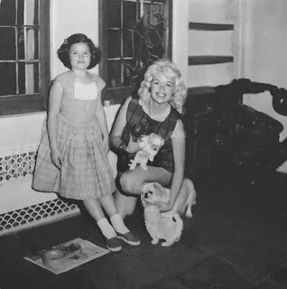 Jayne Mansfield photographed with her daughter Jayne Marie a