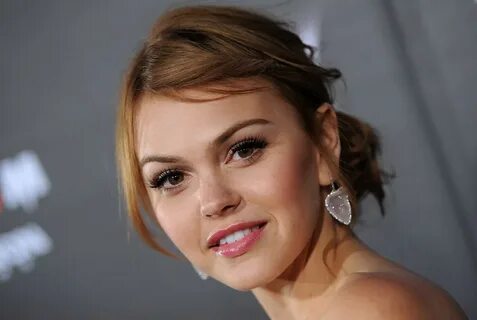 Aimee Teegarden - "Scream 4" World Premiere - Zimbio