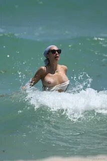 Leaked Lilly Becker Paparazzi Boobs Slip & Bikini Photos