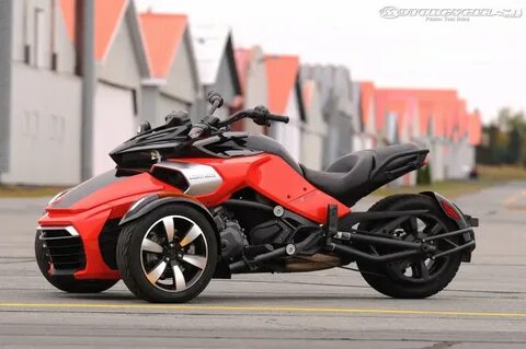 Концепт трехколесного электрического мотоцикла Can-Am Spyder