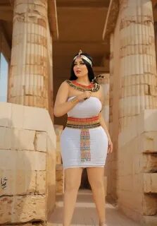 Egyptian model arrested for photoshoot in front of pyramid