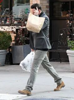 "Paparazzi Salute" Keanu Reeves Shops at "The Food Emporium"