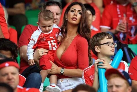 Самые красивые жены и девушки российских футболистов: фото и