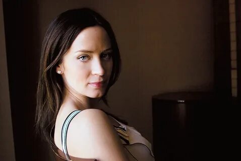 Emily Blunt Network ** Photo Archives