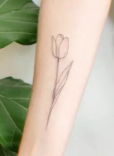 Simple Tulip Tattoo - InkStyleMag Tulip tattoo, Pattern tatt