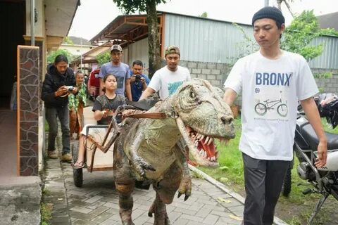 "T-Rex" Berjalan Penarik Gerobak di Jogja, Buah Karya Remaja