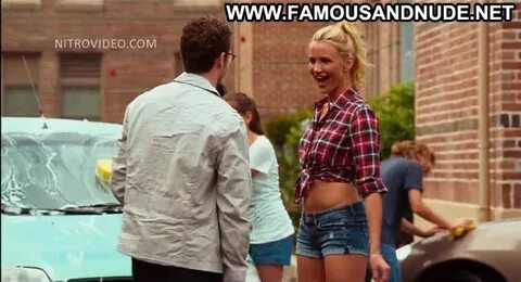 Cameron Diaz Bad Teacher Car Wash Posing Hot Blonde Actress 