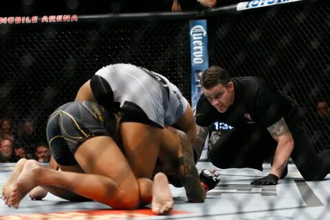 Amanda Nunes stunningly CHOKED OUT by Julianna Pena in one o