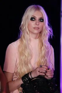 Taylor Momsen Promotes Samantha Thavasa In Tokyo 18 Jun 2011