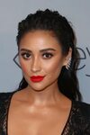21 Times Shay Mitchell's Beauty Game Was Too Strong Wet look