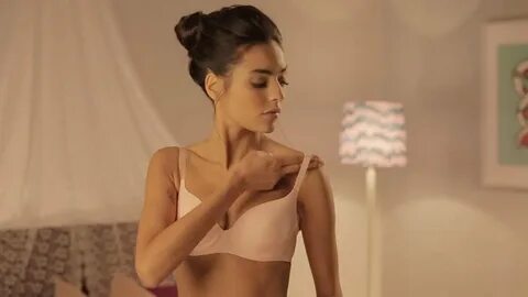 How To Wear A Bra Correctly - YouTube