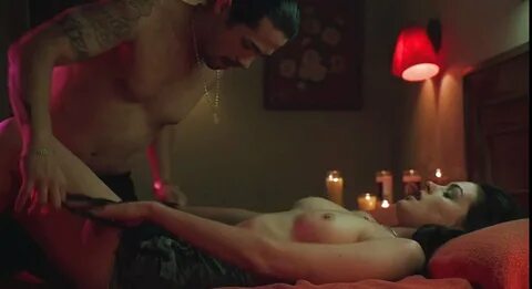 Anne Hathaway Nude and Sexy Scenes (6 Video and 39 Photos) #