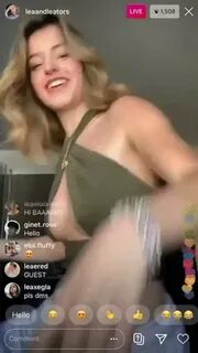 Nipslip в Твиттере: "Girl has her titty out for wayy too lon