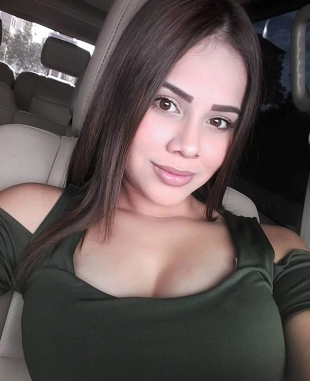 lindas colombianas on Instagram: "@veronicaalbornoz199" .