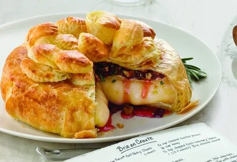 Dried Cherries, Pecans & Rosemary Brie en Croute - Pepperidg