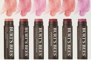 Tampil Cantik dengan 8 Produk Lip Balm Berwarna Terbaik