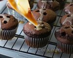 Better Than Sex Cupcakes Recipe in 2022 Cupcake recipes, Yum