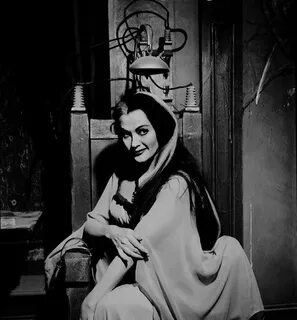 Pin by Headbanger Deb on The Munsters Yvonne de carlo, Lily 