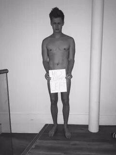 NudeCelebHunks on Twitter: "Famous Youtuber Caspar Lee nude 