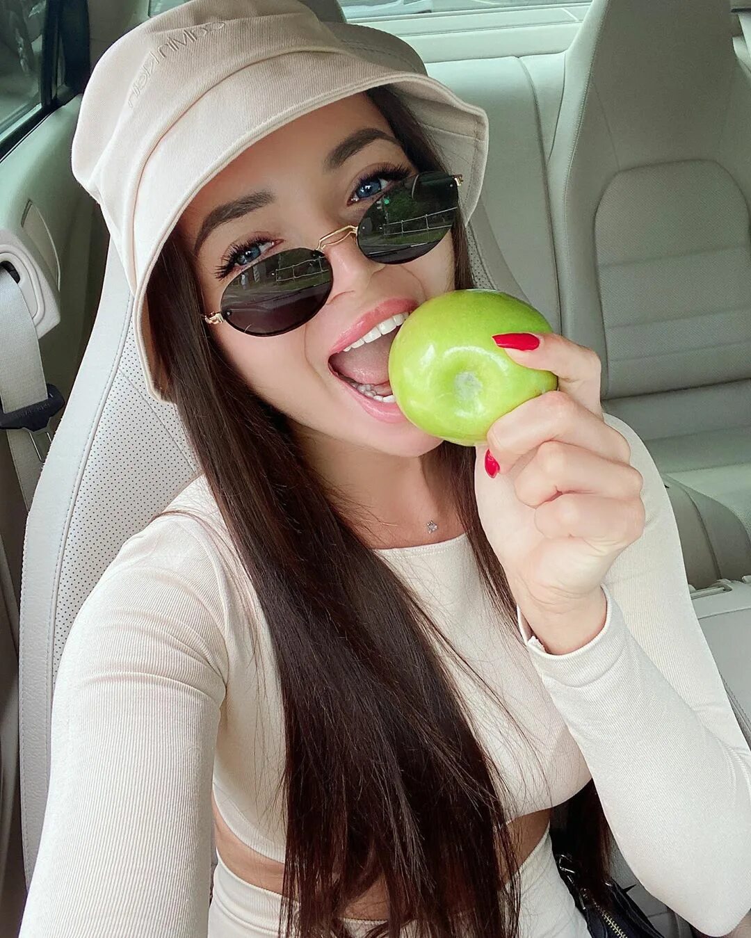 Nadia sanoo Instagramissa: "I love Apple 🍏 #Ilove# green# apple# eat#...